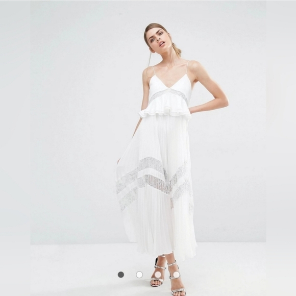 Self-Portrait Dresses & Skirts - Self Portrait Amelia Pleated Lace Dress Size 6